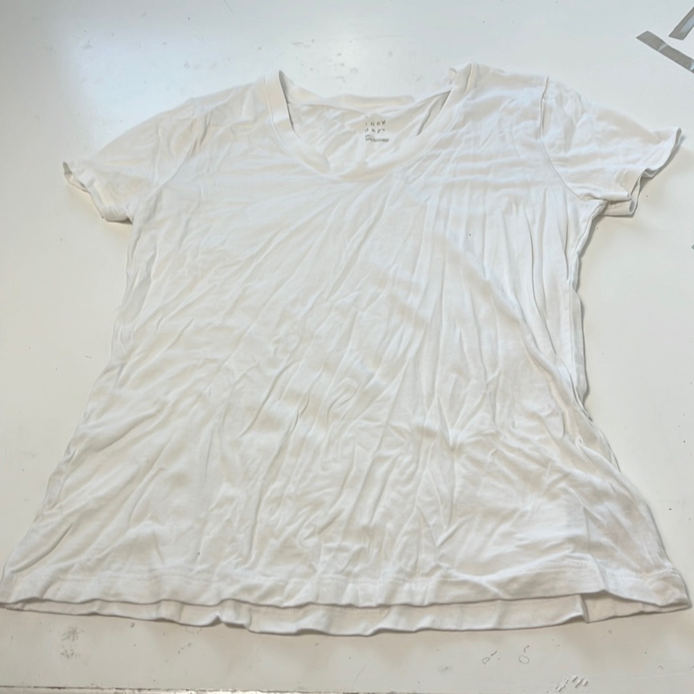 A New Day Small White Short Sleeve V Neck Basic T Shirt
